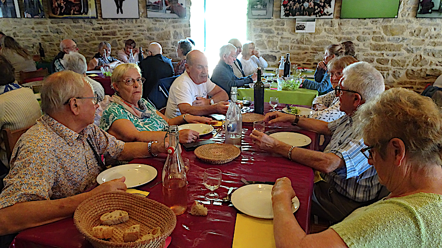 Dans l'attente des plats