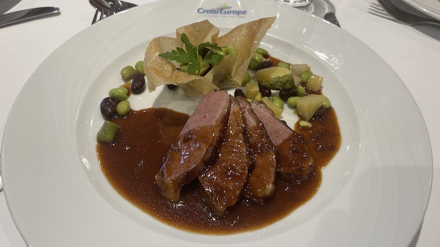 Magret de canard aux petits légumes