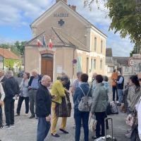 Départ devant la mairie du Vaudoué